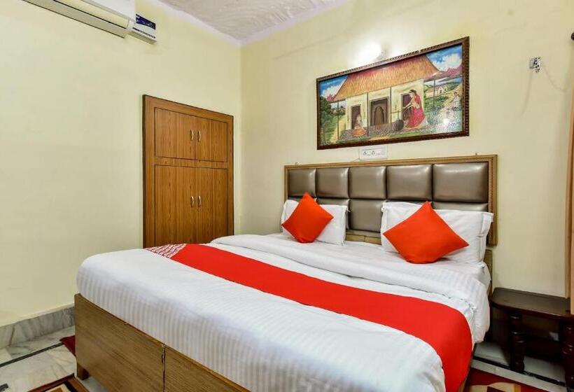 Отель Oyo 78458 Dev Villas Guest House