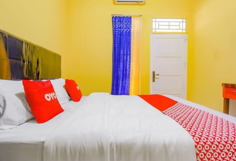 Отель Oyo 90216 Kost Sanny