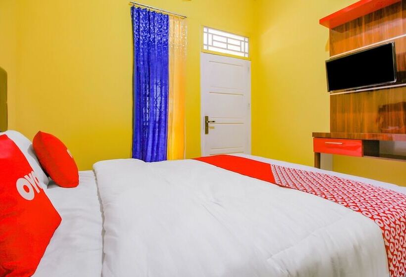 Отель Oyo 90216 Kost Sanny