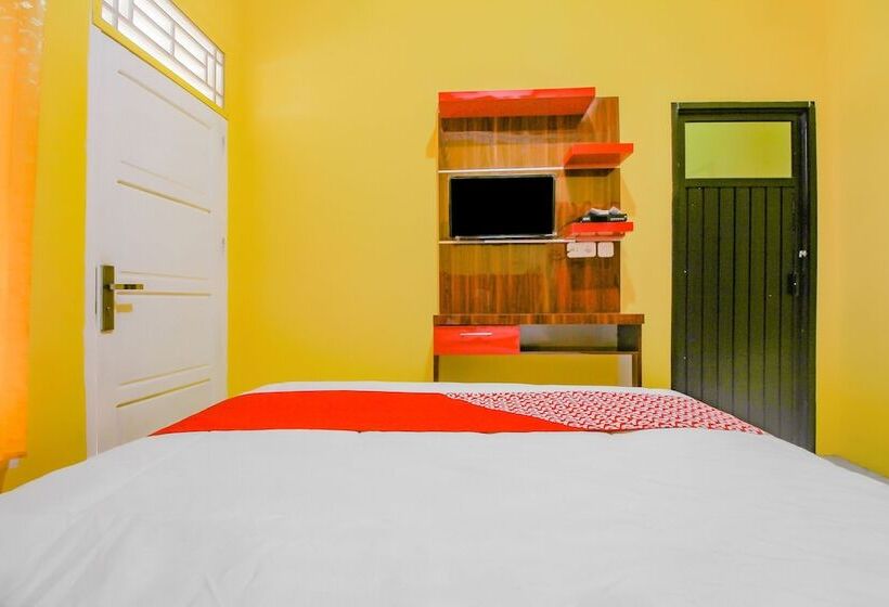 Отель Oyo 90216 Kost Sanny