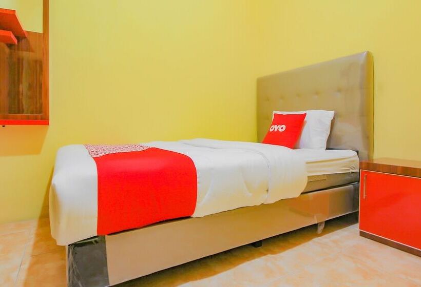 Отель Oyo 90216 Kost Sanny