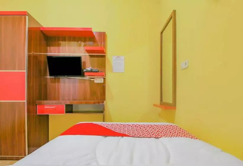 ホテル Oyo 90216 Kost Sanny