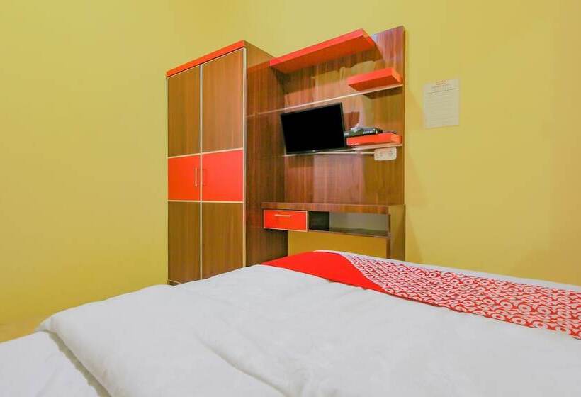 Отель Oyo 90216 Kost Sanny