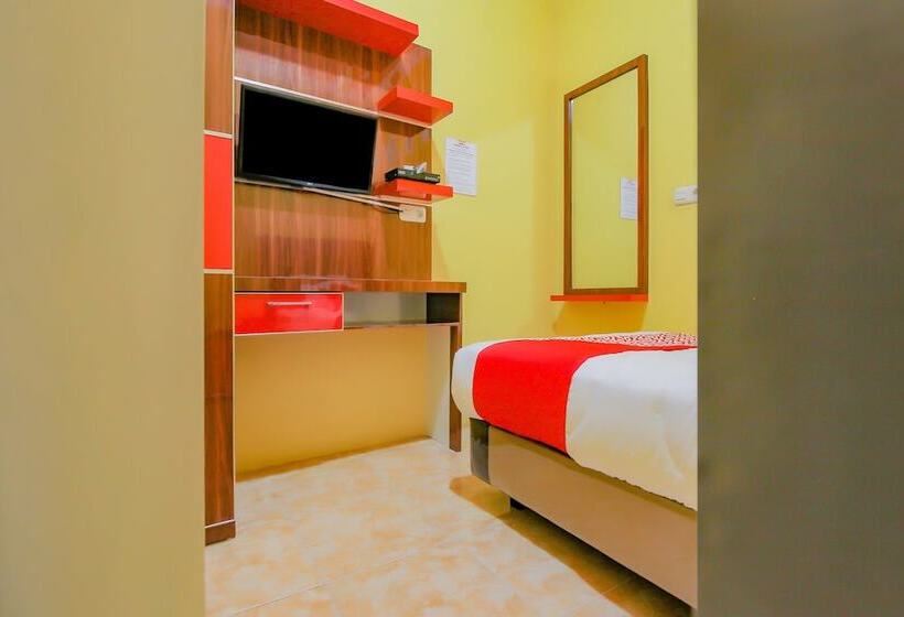 Отель Oyo 90216 Kost Sanny