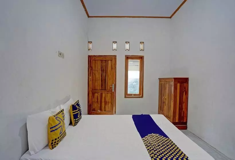 ホテル Oyo 90216 Kost Sanny
