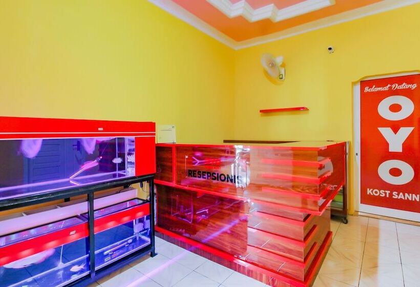 Отель Oyo 90216 Kost Sanny