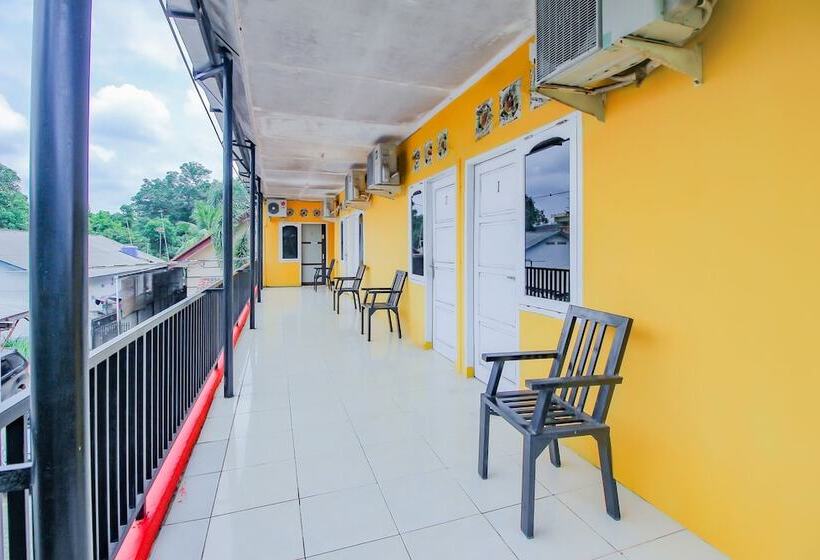 Отель Oyo 90216 Kost Sanny