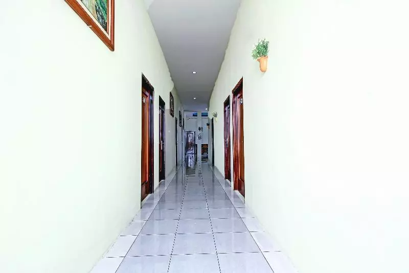 Hotelli Reddoorz Syariah At Penginapan Sederhana Palembang