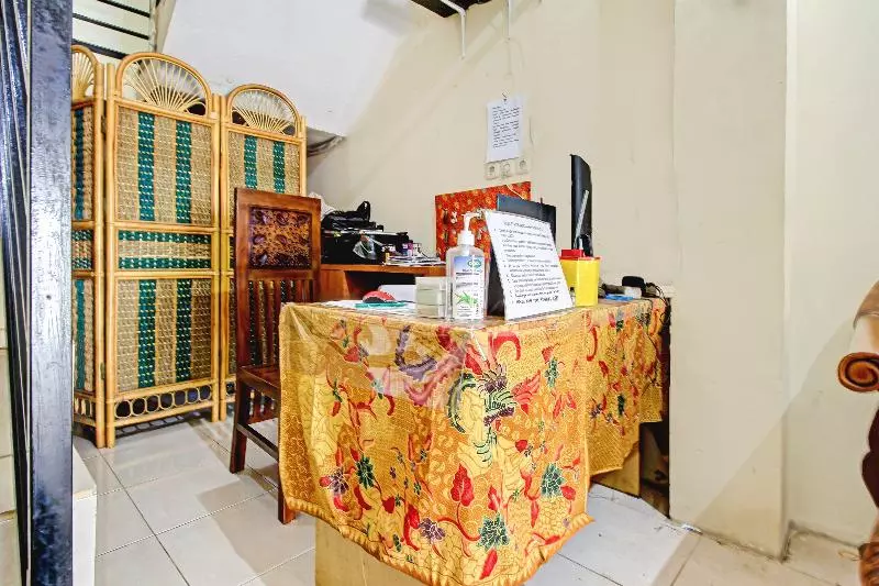 Hotelli Reddoorz Syariah At Penginapan Sederhana Palembang