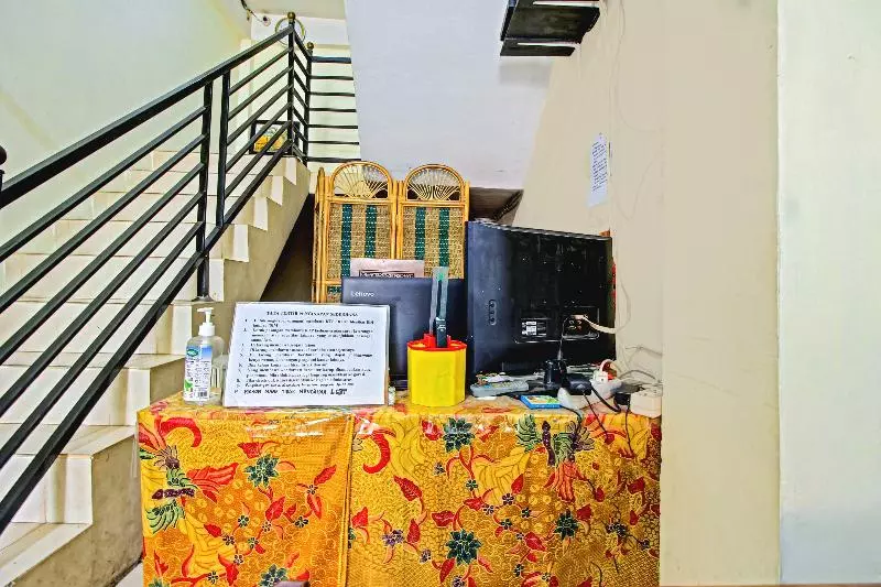 Hotelli Reddoorz Syariah At Penginapan Sederhana Palembang