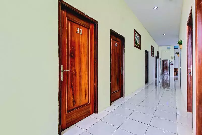 Hotelli Reddoorz Syariah At Penginapan Sederhana Palembang