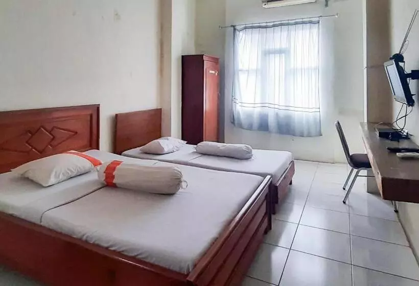Hotelli Reddoorz Syariah At Penginapan Sederhana Palembang