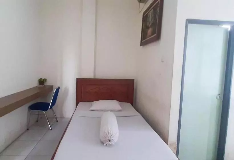 Hotelli Reddoorz Syariah At Penginapan Sederhana Palembang