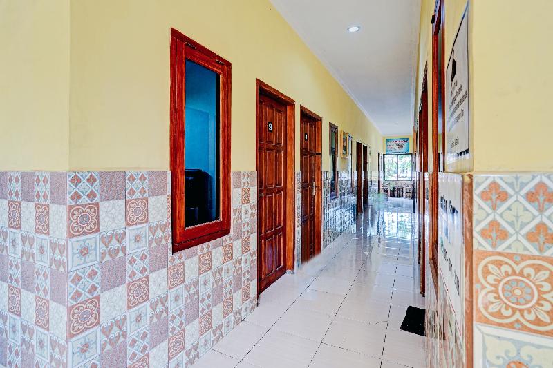 Hotel Oyo 90234 Dhoho Family Guest House