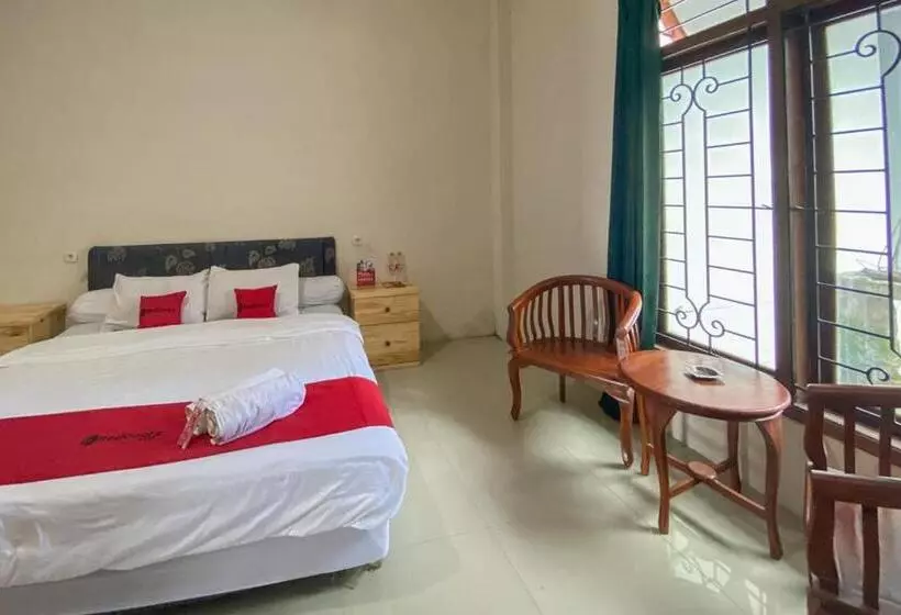Hotelli Reddoorz Near Universitas Merdeka Malang 2