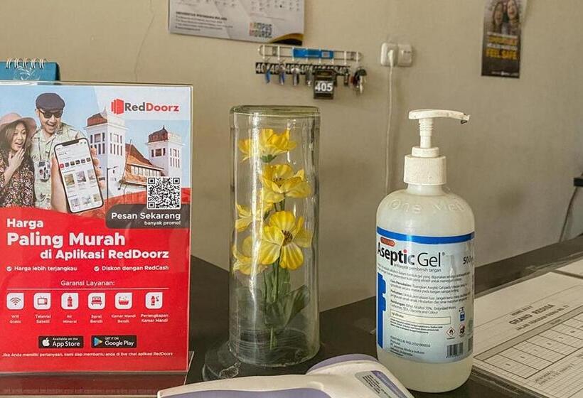 فندق Reddoorz Near Universitas Merdeka Malang 2