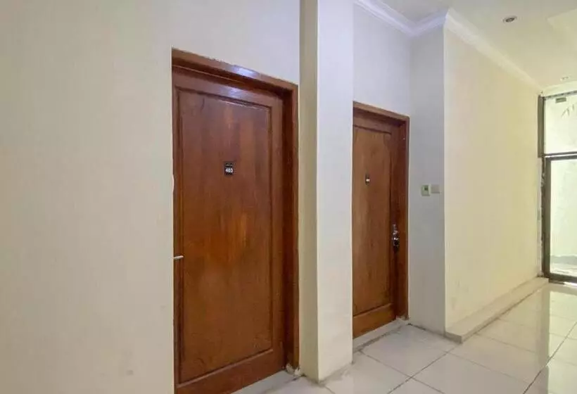 Hotelli Reddoorz Near Universitas Merdeka Malang 2