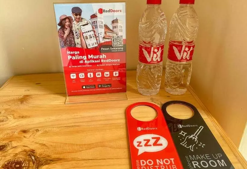 Hotelli Reddoorz Near Universitas Merdeka Malang 2