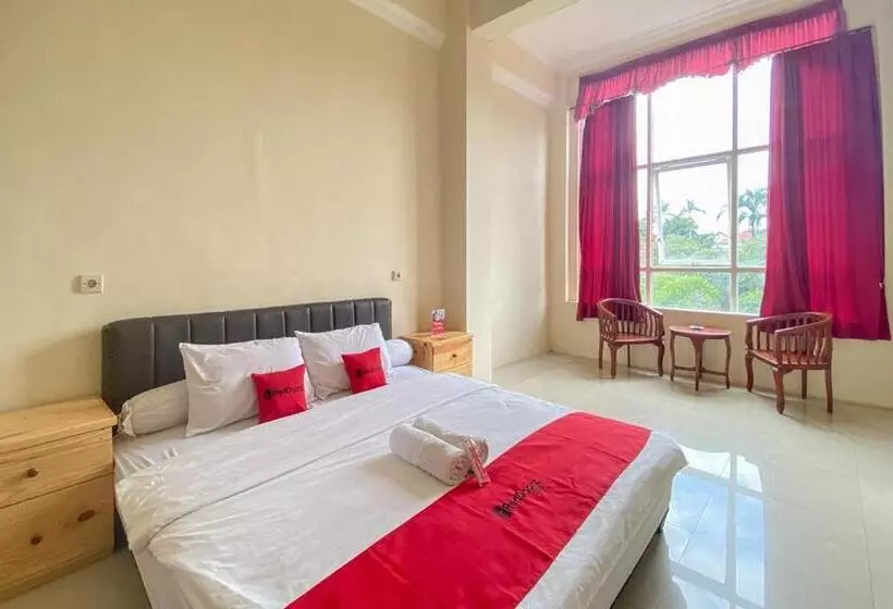 Hotelli Reddoorz Near Universitas Merdeka Malang 2