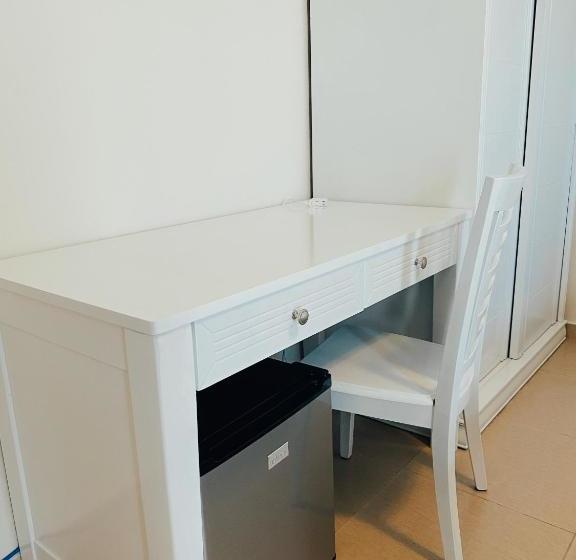 Aruba Breeze Condo Resort Steps Away From Eagle Beach