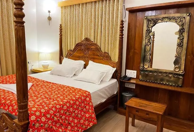 ホテル Dip Holidays