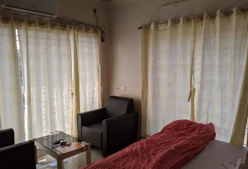 ホテル Dip Holidays