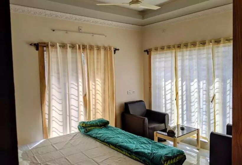 ホテル Dip Holidays