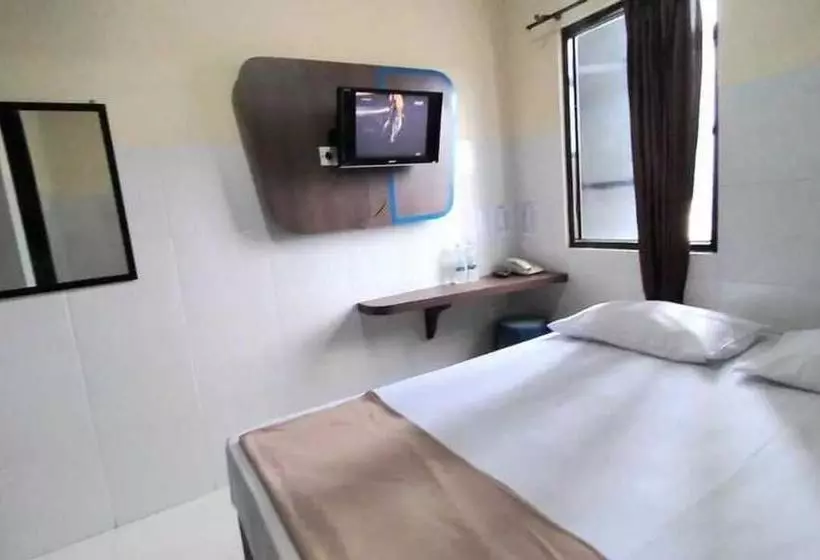 ホテル Golden Inn Ambon Redpartner
