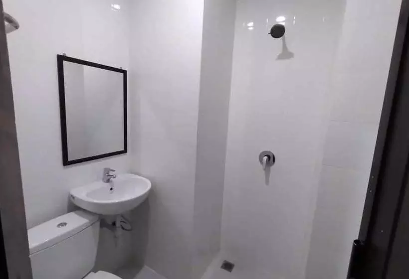 ホテル Golden Inn Ambon Redpartner