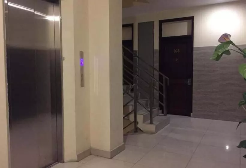 ホテル Golden Inn Ambon Redpartner