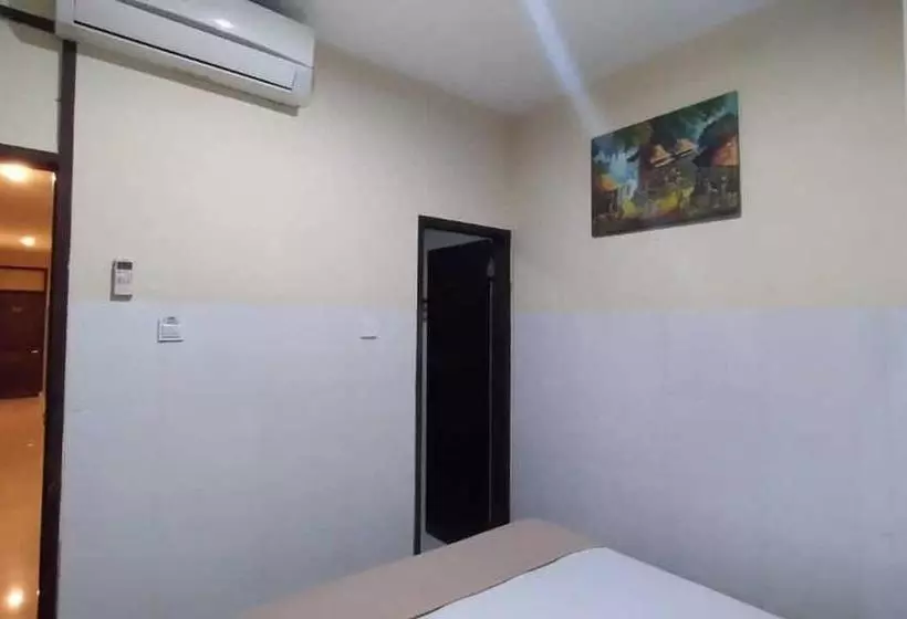 ホテル Golden Inn Ambon Redpartner