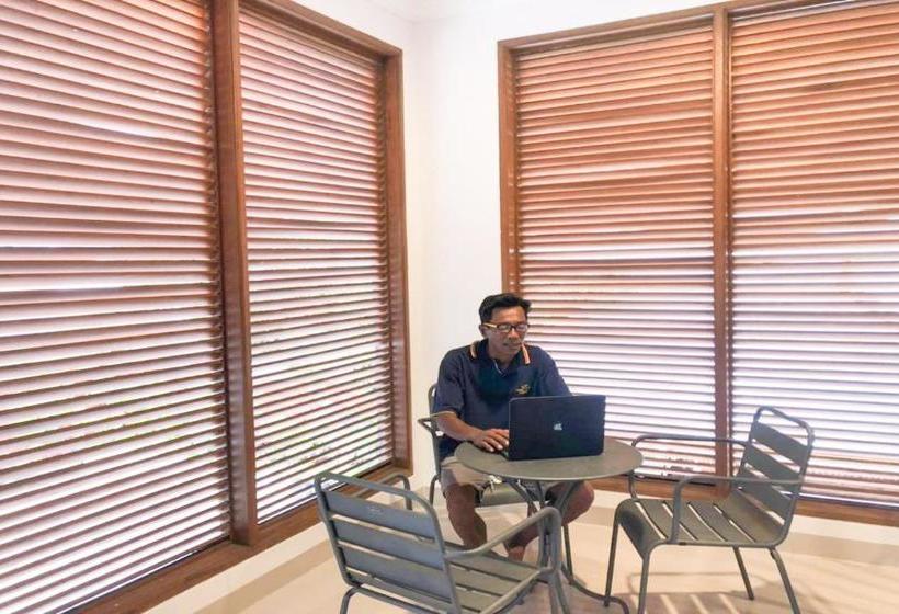 ホテル Oyo 90212 Damar Gendjreng