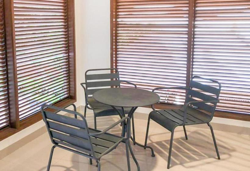 ホテル Oyo 90212 Damar Gendjreng