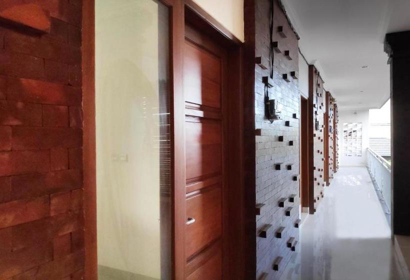 ホテル Oyo 90212 Damar Gendjreng