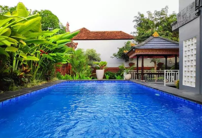 ホテル Oyo 90212 Damar Gendjreng