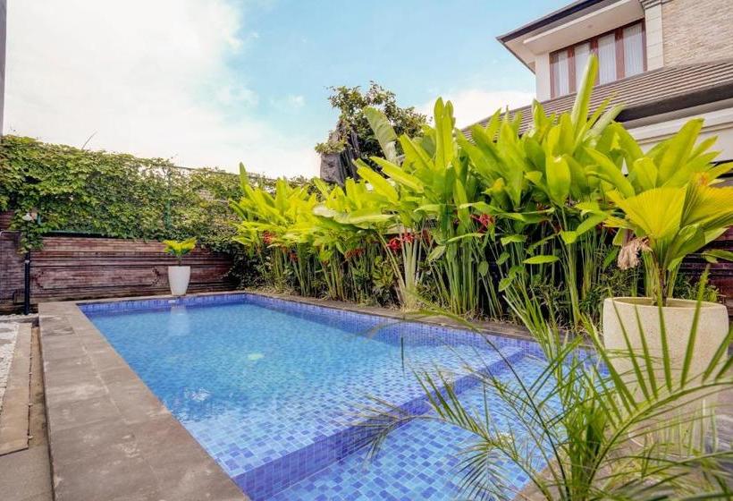 ホテル Oyo 90212 Damar Gendjreng