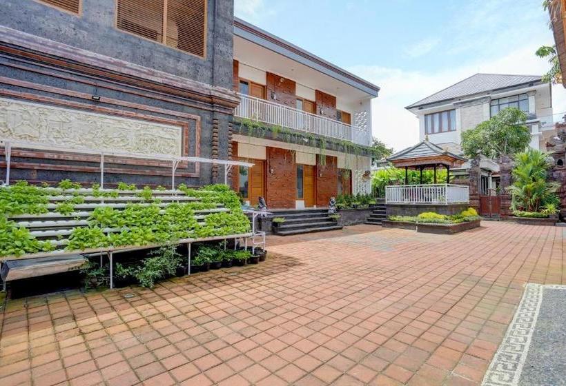 ホテル Oyo 90212 Damar Gendjreng