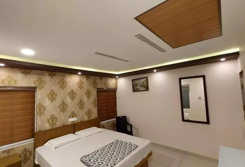 Majestic Inn