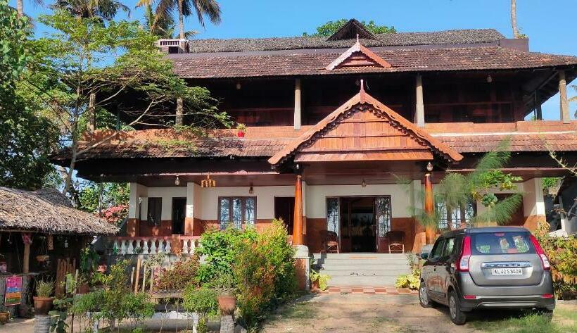 פנסיון Ambadi S Villa