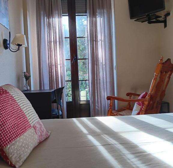 פנסיון Hostal La Cigueña