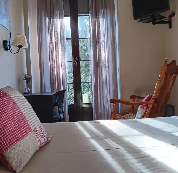 پانسیون Hostal La Cigueña