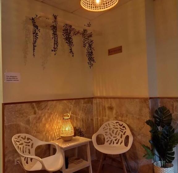 פנסיון Hostal La Cigueña