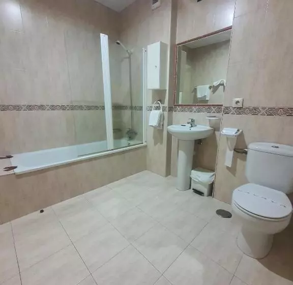 پانسیون Hostal La Cigueña