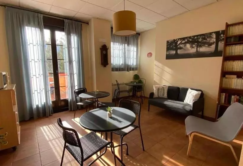 پانسیون Hostal La Cigueña