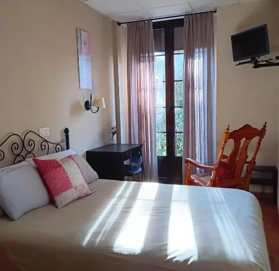 پانسیون Hostal La Cigueña
