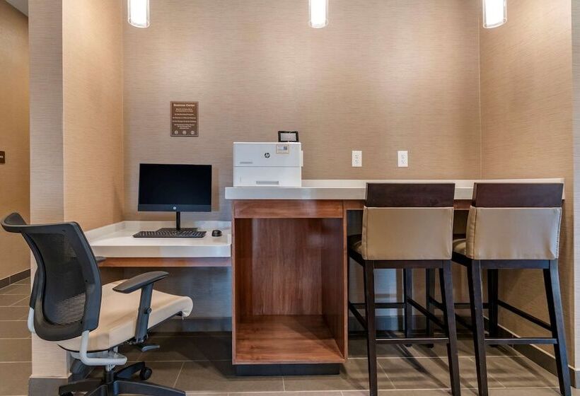 Отель Comfort Suites Camp Hillharrisburg West