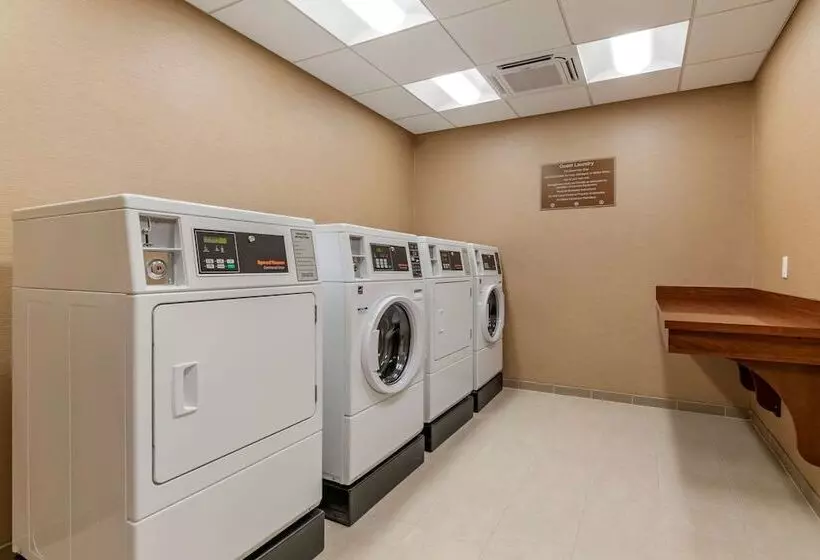 Hotelli Comfort Suites Camp Hillharrisburg West