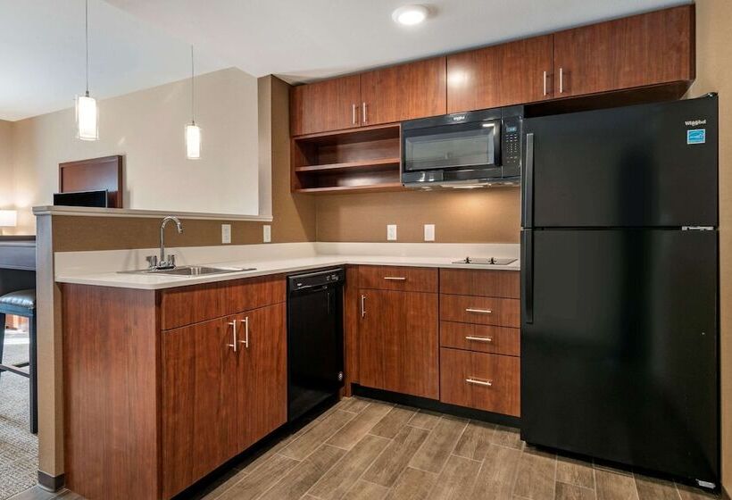 Отель Comfort Suites Camp Hillharrisburg West