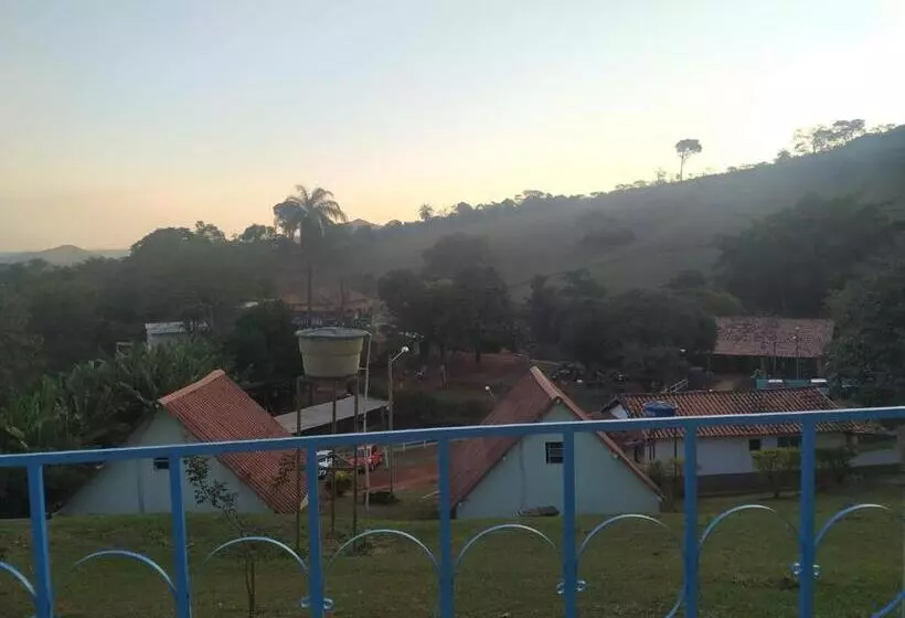 ホテル Pousada E Restaurante Victórios
