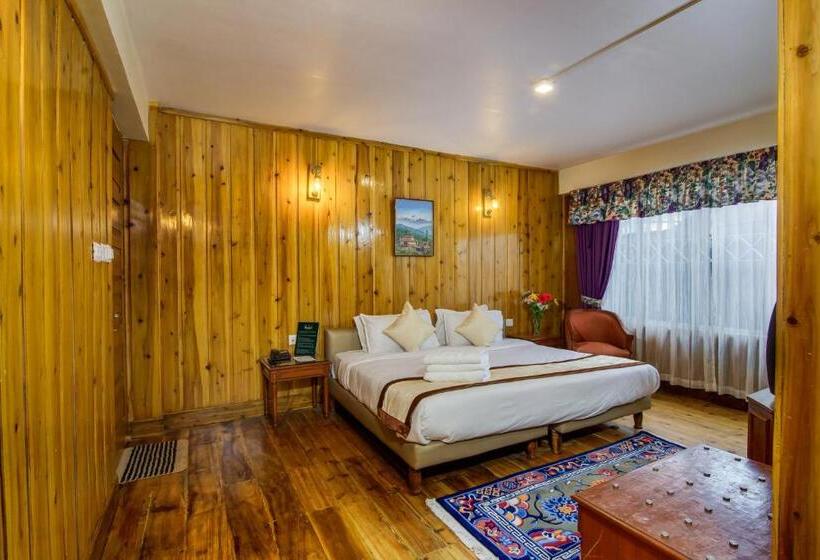 Muscatel Himalayan Resort   400 Mts From Mall Road